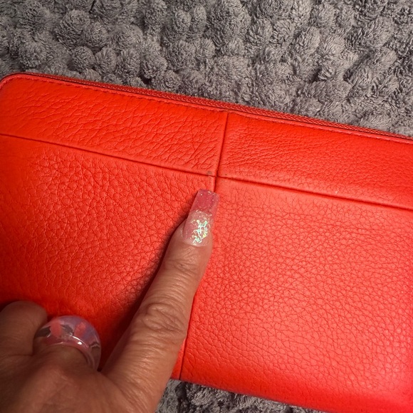 Tory Burch Vibrant Red Leather full size zip wallet - Picture 4 of 9